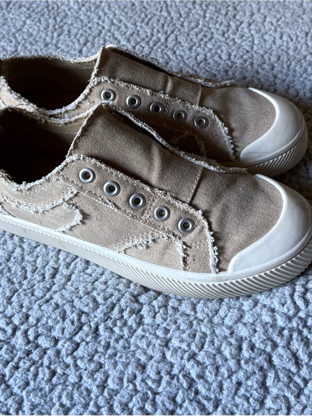 Time and Tru Casual Slip-On Women’s Sneakers in Beige size 7